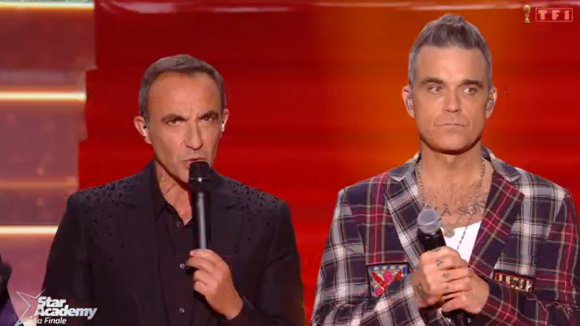 "Il a montré son cul" : Grimaces, grossièretés... L'attitude de Robbie Williams clashée dans la Star Ac