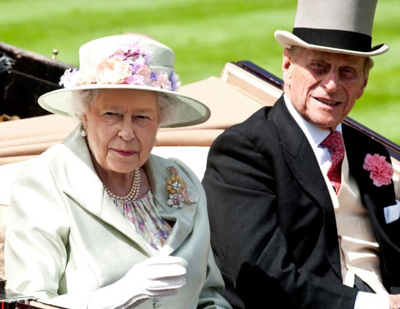 Archives - Le prince Philip, duc d'Edimbourg et la reine Elisabeth II d'Angleterre lors du deuxième jour des courses hippiques à Ascot.