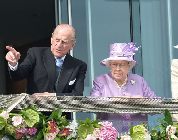Le prince Philip, duc d'Édimbourg et La reine Elizabeth II au "Investec Derby" 2014 à Epsom, Surrey, Angleterre, le 8 juin 2014 