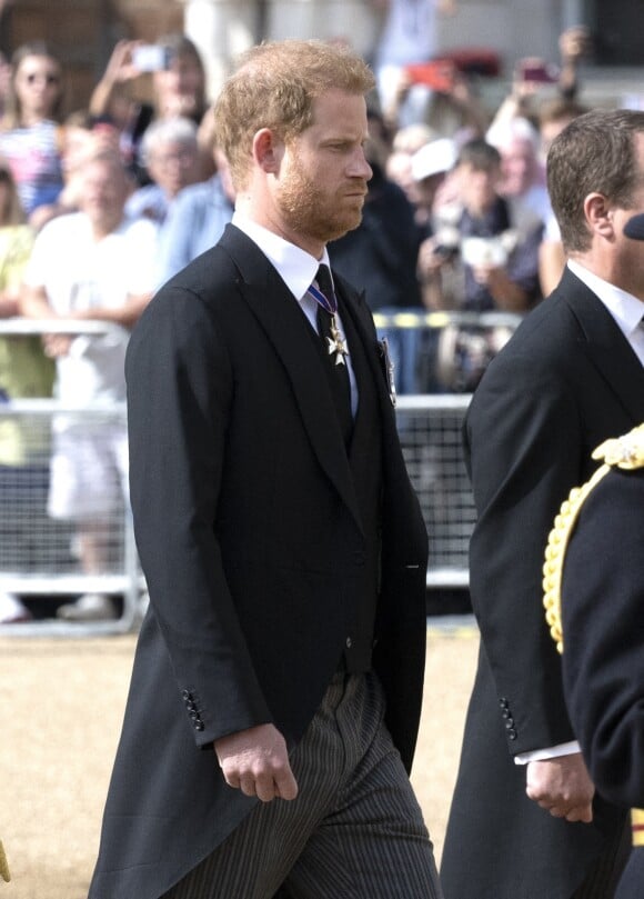Le prince Harry, duc de Sussex - Procession cérémonielle du cercueil de la reine Elisabeth II du palais de Buckingham à Westminster Hall à Londres. Le 14 septembre 2022 