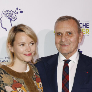 Pauline de Drouas et son mari Jean-Charles de Castelbajac - Photocall du XVème gala pour la Fondation Recherche Alzheimer à l'Olympia à Paris le 14 mars 2022. © Photo Marc Ausset-Lacroix/Bestimage