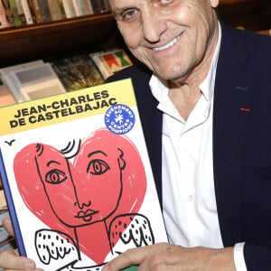 Exclusif - Jean-Charles de Castelbajac - Jean-Charles de Castelbajac dédicace son livre "Dessins tout terrain" chez Flammarion à Paris le 19 décembre 2021. © Cédric Perrin / Bestimage 