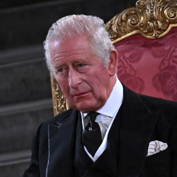 Le roi Charles III d'Angleterre - Les deux Chambres du Parlement se réunissent pour une cérémonie de condoléances à Westminster Hall à Londres, suite au décès de la reine Elisabeth II d'Angleterre.