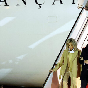 Le président Emmnanuel Macron et sa femme Brigitte arrivant aux Etats-Unis à la base d'Andrews, dans le Maryland le 30 novembre 2022. Ils sont attendus par Joe et Jill Biden à la Maison-Blanche
