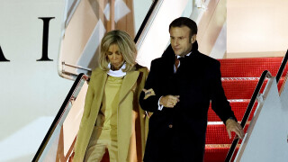 Brigitte Macron, en total look beige, débarque aux Etats-Unis avec Emmanuel : programme chargé prévu !