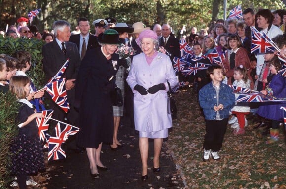 La reine Elizabeth et Lady Susan Hussey le 25 octobre 1996