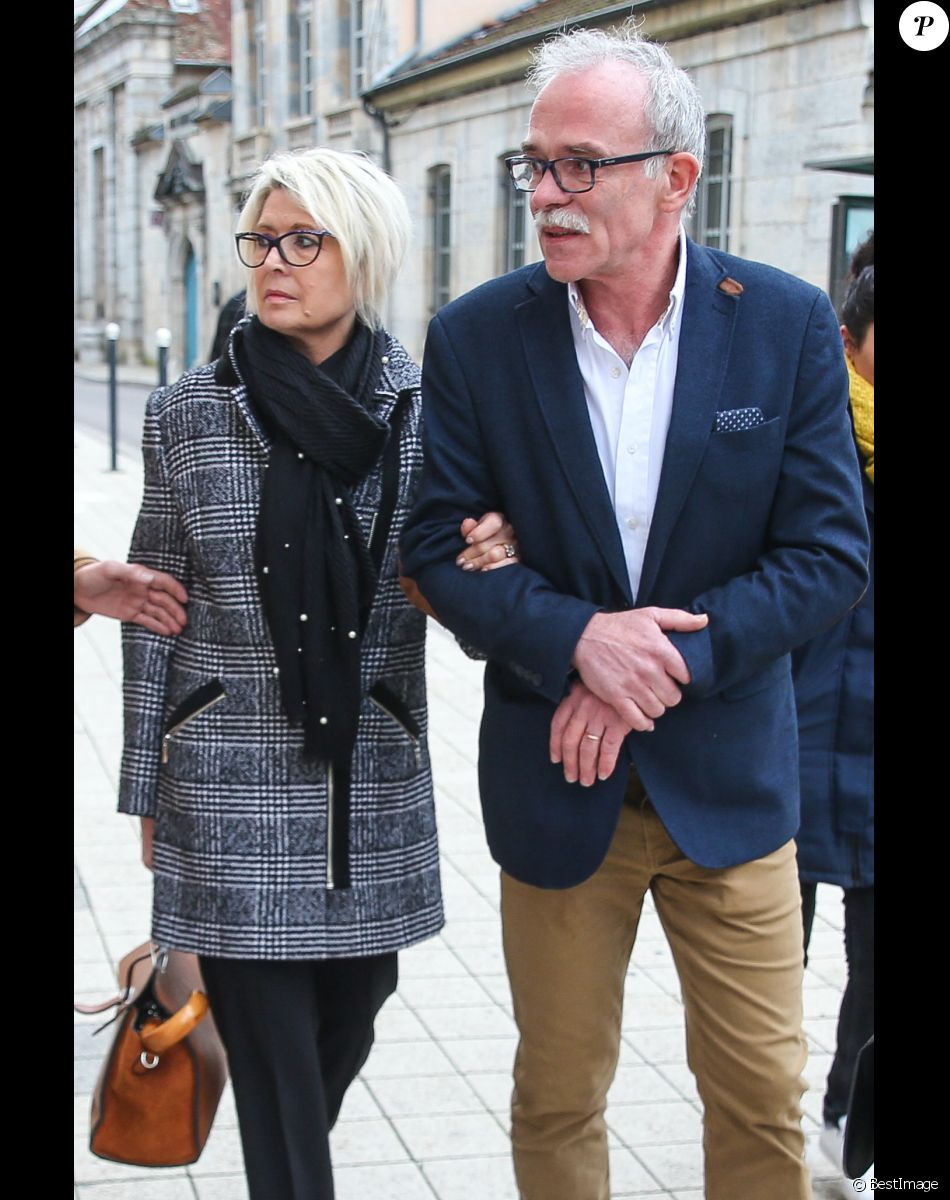 Les parents d'Alexia, Isabelle et Jean Pierre Fouillot quittent le bureau du juge d'instruction après une confrontation avec Jonathann à Besançon