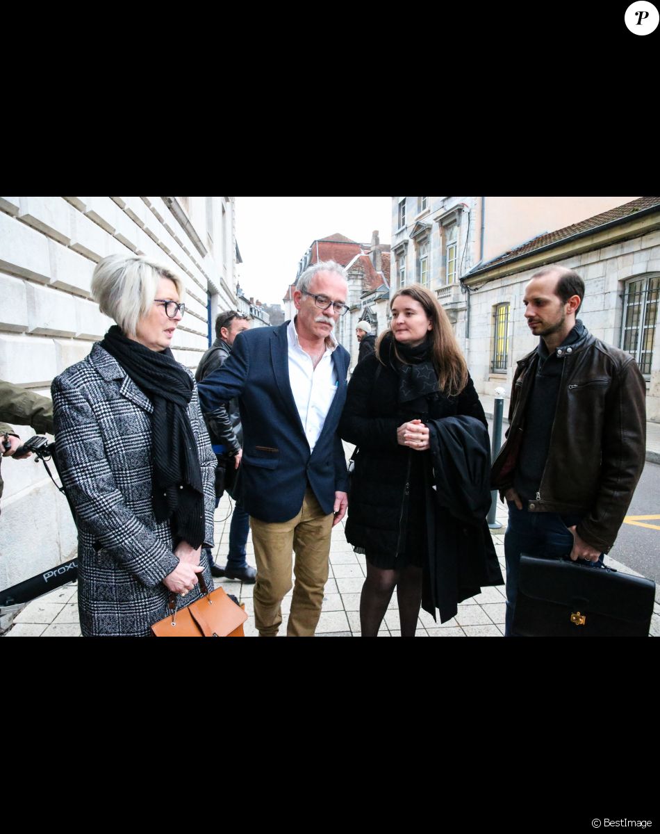 Les parents d'Alexia, Isabelle et Jean Pierre Fouillot avec sa soeur Stéphanie et son beau frère Gregory Gay - Affaire Daval : Jonathann avoue avoir tué seul son épouse, Alexia. Besançon le 7 décembre 2018