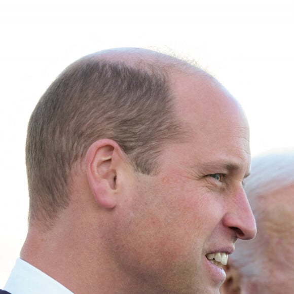 Le prince William, prince de Galles, s'entretient avec le président américain Joe Biden, à la suite d'une visite de la bibliothèque et du musée présidentiels John F. Kennedy à Boston, le 2 décembre 2022. 