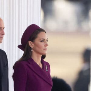 Le président de l'Afrique du Sud, Cyril Ramaphosa, le roi Charles III d'Angleterre et Camilla Parker Bowles, reine consort d'Angleterre, le prince William, prince de Galles, et Catherine (Kate) Middleton, princesse de Galles - La famille royale et le gouvernement du Royaume Uni lors de la cérémonie d'accueil du président de l'Afrique du Sud, en visite d'état à Londres, Royaume Uni, le 22 novembre 2022. 