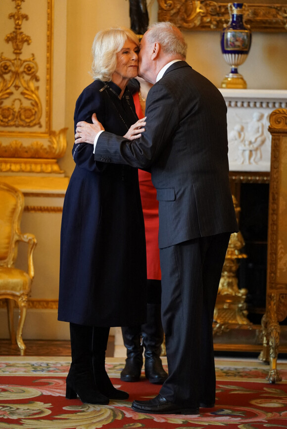 Camilla Parker Bowles, reine consort d'Angleterre, lors d'une réception pour les gagnants du concours d'essais du Commonwealth de la reine, au palais de Buckingham à Londres, le 17 novembre 2022. Outre les lauréates, G.Halliwell (Horner) était présente. 