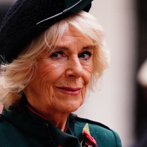 Camilla Parker Bowles, reine consort d'Angleterre, lors d'une visite au champ du souvenir, à l'abbaye de Westminster à Londres, à la veille des célébrations de l'armistice, le 10 novembre 2022. 