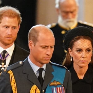 Le prince Harry, duc de Sussex, Meghan Markle, duchesse de Sussex, Kate Catherine Middleton, princesse de Galles, le prince de Galles William - Intérieur - Procession cérémonielle du cercueil de la reine Elisabeth II du palais de Buckingham à Westminster Hall à Londres. Le 14 septembre 2022 