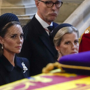 Kate Catherine Middleton, princesse de Galles, la comtesse Sophie de Wessex - Intérieur - Procession cérémonielle du cercueil de la reine Elisabeth II du palais de Buckingham à Westminster Hall à Londres. Le 14 septembre 2022 