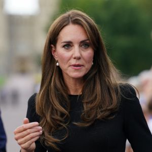 La princesse de Galles Kate Catherine Middleton à la rencontre de la foule devant le château de Windsor, suite au décès de la reine Elisabeth II d'Angleterre. Le 10 septembre 2022 