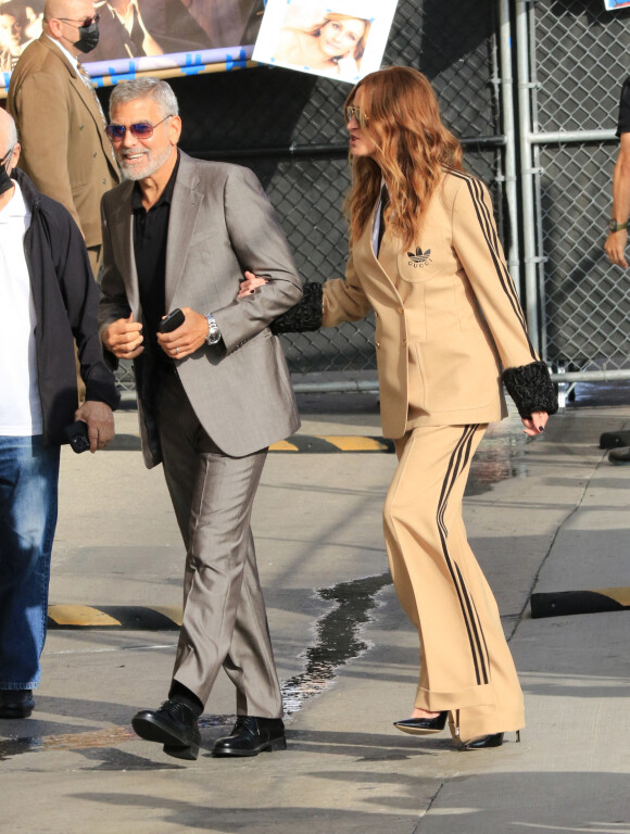 Julia Roberts et George Clooney arrivent à l'émission "Jimmy Kimmel Live!" à Los Angeles le 13 octobre 2022.