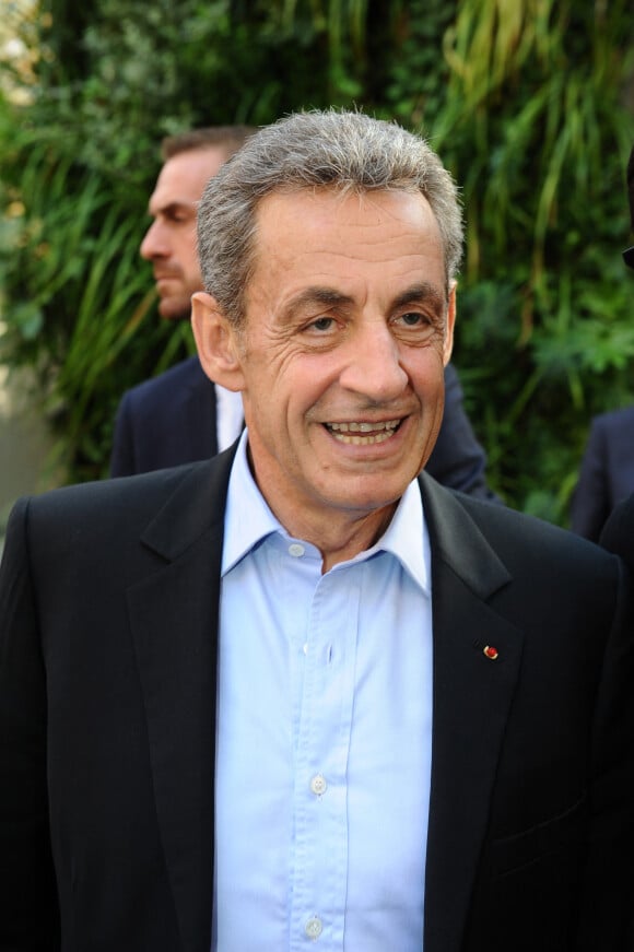 Exclusif - Nicolas Sarkozy et sa femme Carla Bruni Sarkozy arrivent puis repartent du studio Gabriel ou ils enregistraient l'émission "Vivement Dimanche" à Paris le 30 septembre 2019. Diffusion le 06/10/2019 sur France 2 . © Guillaume Gaffiot/Bestimage 