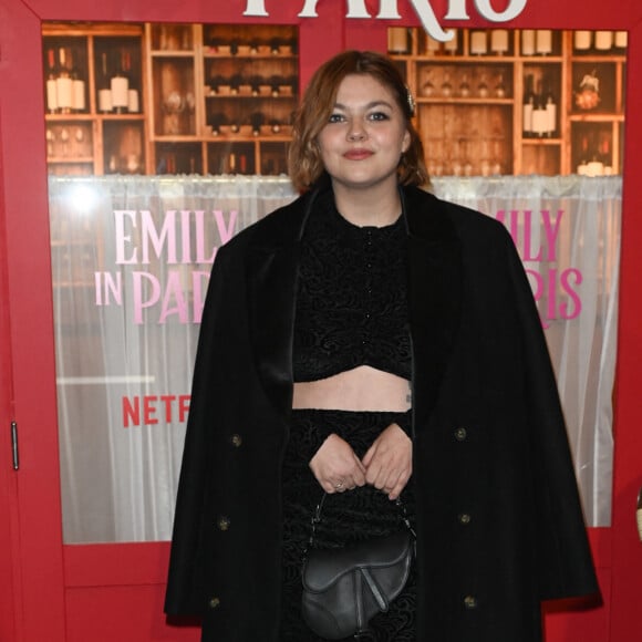 Louane - Avant-première du film Netflix "Emily in Paris" saison 3 au Théâtre des Champs Elysées à Paris le 6 décembre 2022. © Coadic Guirec/Bestimage 