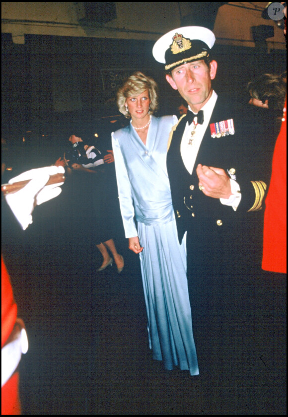 La princesse Lady Diana et le prince Charles en 1984. Elle est enceinte du prince Harry.