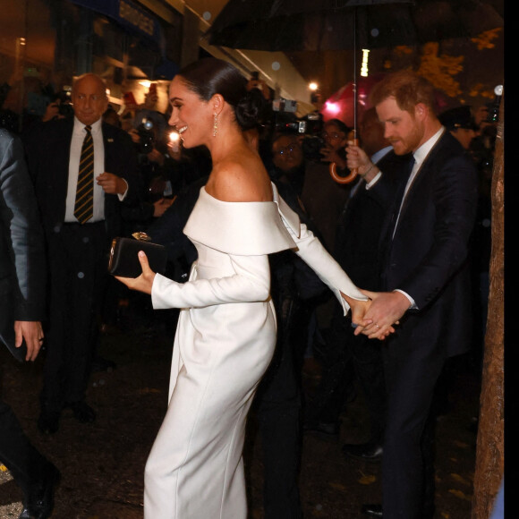 Le prince Harry et Meghan Markle sortent de l'hôtel Hilton à New York le 6 décembre 2022. 