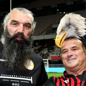Sébastien Chabal et l'aigle MEFI, la mascotte de l'OGC Nice, l'équipe de football niçoise © Bruno Bebert/Bestimage 
