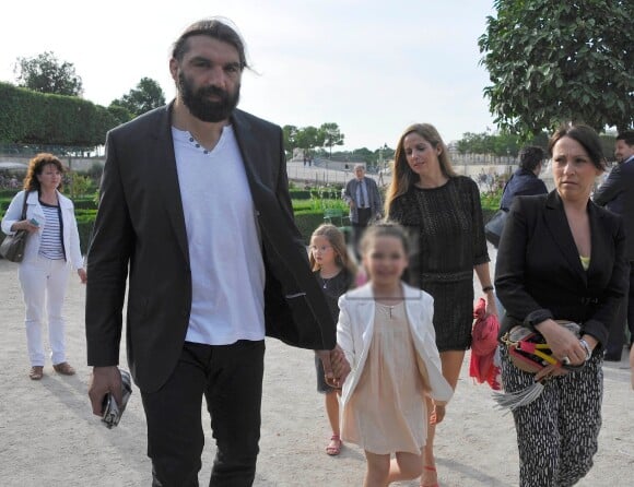 Sébastien Chabal, sa femme et sa fille - Inauguration 'du salon "Jardins" au Jardin des Tuileries, à Paris le 31 mai 2012.