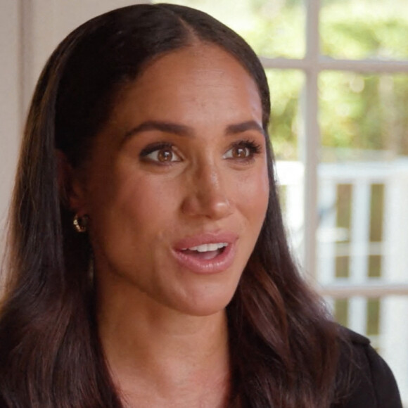 Meghan Markle révèle son goût prononcé pour le Scrabble dans une vidéo pour le magazine "Variety". Elle a confié que sa comédie romantique préférée est "Quand Harry rencontre Sally" et J.Roberts dans n'importe quel film. A propos du Scrabble, elle a dit "C'est quelque chose que j'aime depuis longtemps" avant d'ajouter "J'adore cuisiner. Je ne sais pas si beaucoup de gens le savent. Peut-être qu'ils le savent mais je fais une sauce bolognaise vraiment (incroyable) !". Le 19 octobre 2022. 