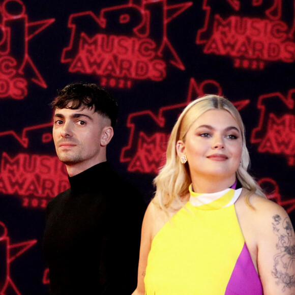 Florian Rossi et sa compagne Louane Emera - 23e édition des NRJ Music Awards 2021 au Palais des Festivals de Cannes, le 20 novembre 2021. © Dominique Jacovides/Bestimage 