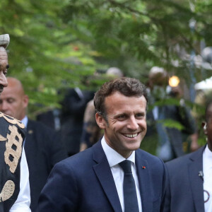 Le président français Emmanuel Macron et Yannick Noah au village Noah pour un débat avec la société civile et un concert, Yaoundé, Cameroun, le 26 juillet 2022. Emmanuel Macron effectue une tournée africaine de trois jours au Cameroun, au Bénin et en Guinée-Bissau. © Stéphane Lemouton/Bestimage 