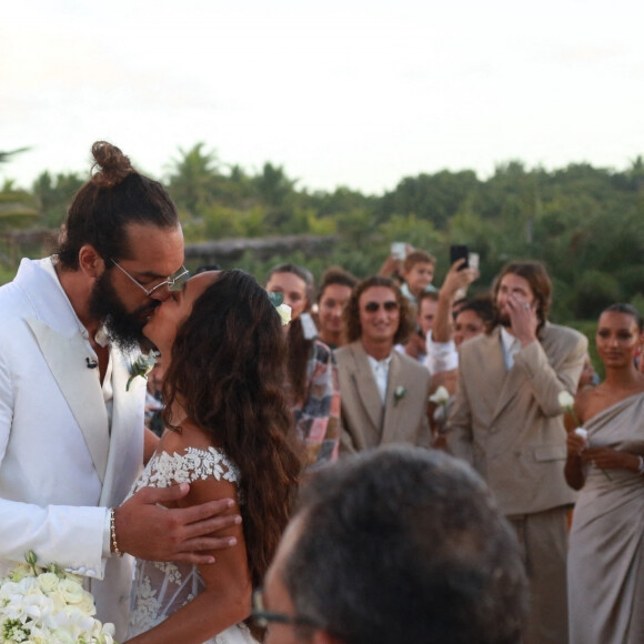 Exclusif - Prix Spécial - Joakim Noah, Lais Ribeiro, Yannick Noah, Cecilia Rodhe, Jenaye Noah, Joalukas Noah - Joakim Noah et Lais Ribeiro se sont mariés devant leurs amis et leur famille sur la plage de Trancoso au Brésil le 13 juillet 2022.