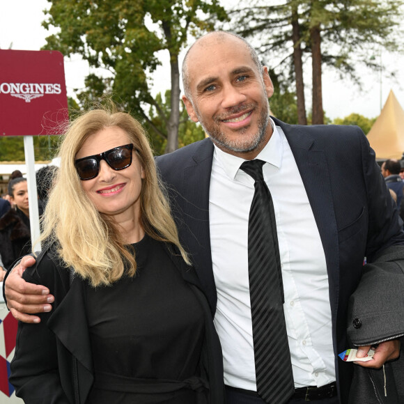 Valérie Trierweiler et son compagnon Romain Magellan - Qatar Prix de l'Arc de Triomphe à l'hippodrome Paris Longchamp le 2 octobre 2022