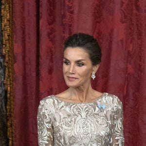 Le roi Felipe VI et la reine Letizia d?Espagne recoivent l'émir du Qatar Sheikh Tamim Bin Hamad Al Thani et sa femme la Sheikha Jawaher Bint Hamad Bin Suhaim Al Thani, pour un dîner d'Etat au Palais royal de Madrid, le 17 mai 2022. 
