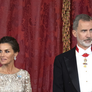 Le roi Felipe VI et la reine Letizia d?Espagne recoivent l'émir du Qatar Sheikh Tamim Bin Hamad Al Thani et sa femme la Sheikha Jawaher Bint Hamad Bin Suhaim Al Thani, pour un dîner d'Etat au Palais royal de Madrid, le 17 mai 2022. 