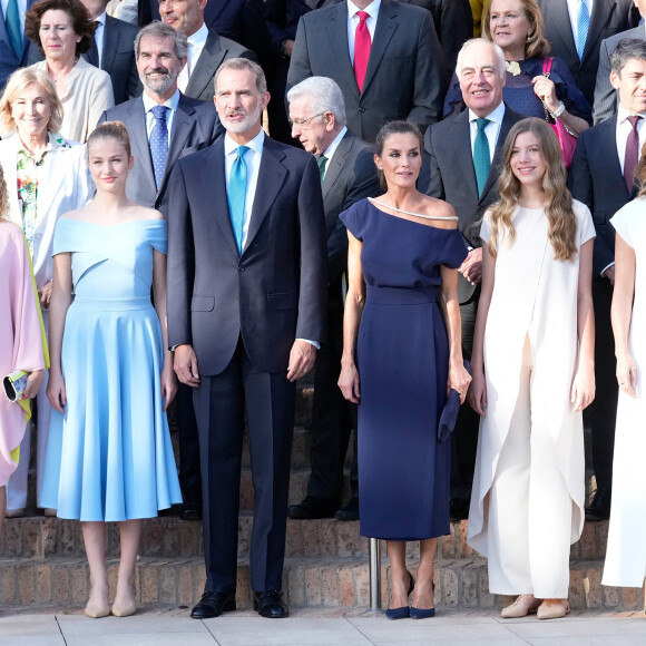 La princesse Leonor, L'infante Sofia d'Espagne, Le roi Felipe VI d'Espagne et La reine Letizia d'Espagne - La famille royale d'Espagne arrive à la cérémonie de remise des prix "Princess of Girona Foundation" à Barcelone le 4 juillet 2022. 