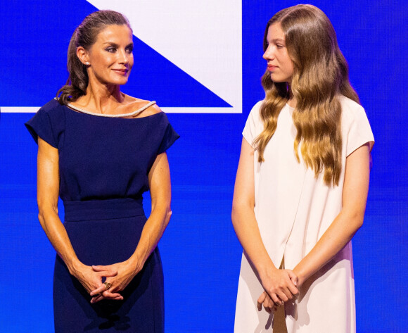 La reine Letizia d'Espagne, L'infante Sofia d'Espagne - La famille royale d'Espagne lors de la cérémonie de remise des prix "Princess of Girona Foundation" à Barcelone le 4 juillet 2022.