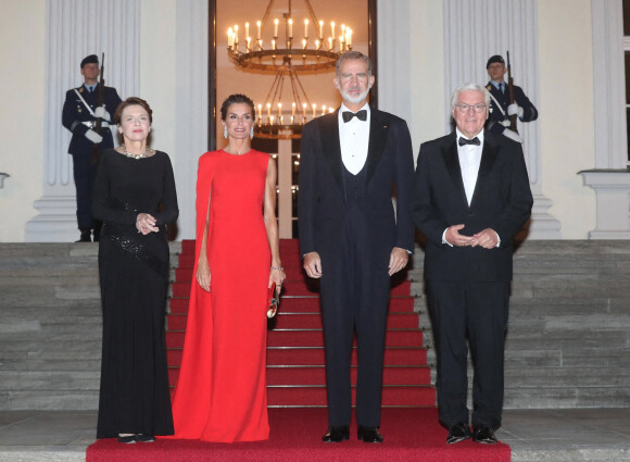 Le roi Felipe VI et la reine Letizia d'Espagne au dîner d'Etat à Berlin lors de leur voyage officiel en Allemagne, le 17 octobre 2022. 
