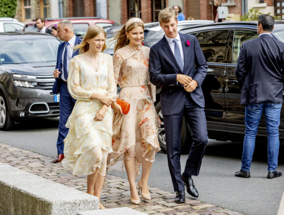 La princesse Elisabeth, le prince Emmanuel et la princesse Eléonore de Belgique - Mariage du comte Charles-Henri d'Udekem-d'Acoz et Caroline Philipe à l'église Saint-Michel de Pont-l'Évêque, France, le 3 septembre 2022. 