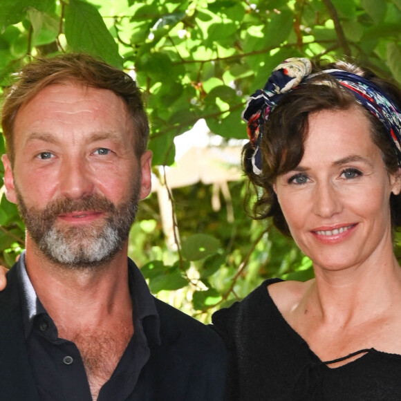 Grégoire Monsaingeon et Cécile de France au photocall du film “La Passagère” lors du 15ème festival du film francophone de Angoulême . Le 28 août 2022. © Coadic Guirec / Bestimage