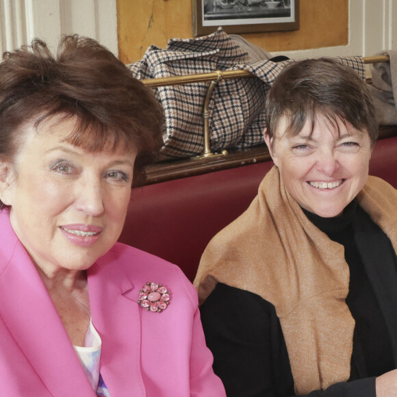 Roselyne Bachelot, Catherine Mathivat - C.Mathivat, présidente des "Deux Magots", reçoit pour le nouveau rendez-vous de l'établissement, "Déjeuner Beauvoir" à Paris le 15 décembre 2022. © Jack Tribeca / Bestimage 