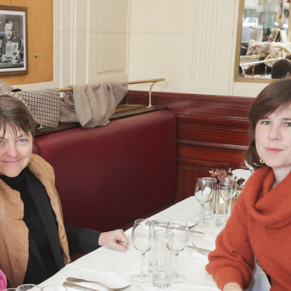 Roselyne Bachelot, Catherine Mathivat, Constance Rivière - C.Mathivat, présidente des "Deux Magots", reçoit pour le nouveau rendez-vous de l'établissement, "Déjeuner Beauvoir" à Paris le 15 décembre 2022. © Jack Tribeca / Bestimage 