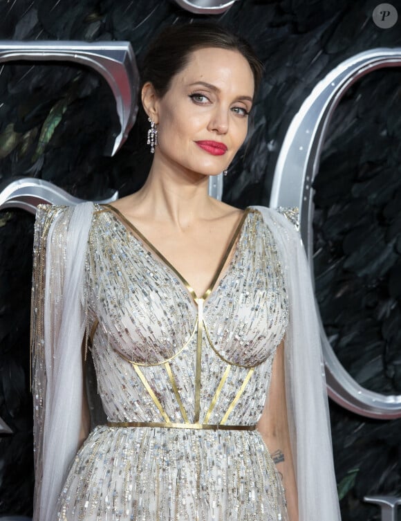 Angelina Jolie à la première du film "Maléfique : Le Pouvoir du mal" à l'Imax Odeon de Londres.