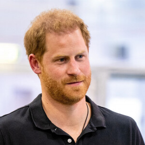 Le prince Harry assiste aux épreuves de natation, au 5ème jour des Invictus Games 2020 à La Haye, le 19 avril 2022. 