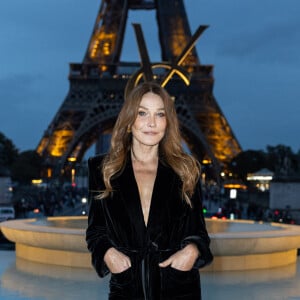 Carla Bruni-Sarkozy - Front row du défilé de mode Saint Laurent, Prêt-à-porter Printemps / Eté 2023 dans le cadre de la Fashion Week de Paris le 27 septembre 2022. © Olivier Borde 