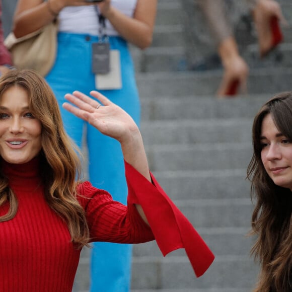 Carla Bruni-Sarkozy - Arrivées au défilé de mode Hommes printemps-été "AMI" au Sacré Coeur à Paris. Le 23 juin 2022 © Veeren-Christophe Clovis / Bestimage 