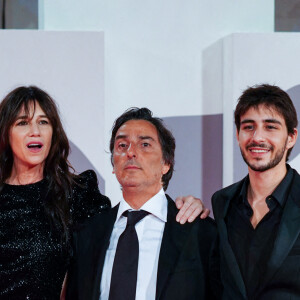 Charlotte Gainsbourg avec son mari Yvan Attal et son fils Ben Attal à la première de "Les Choses Humaines" au 78ème Festival International du Film de Venise (Mostra), le 9 septembre 2021. 