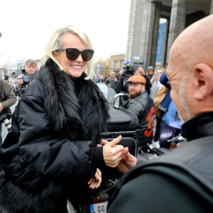 Carl, chauffeur et garde du corps - Laeticia Hallyday arrive à l'exposition Johnny Hallyday à Bruxelles escortée par des bikers le 19 décembre 2022. © Dominique Jacovides / Bestimage