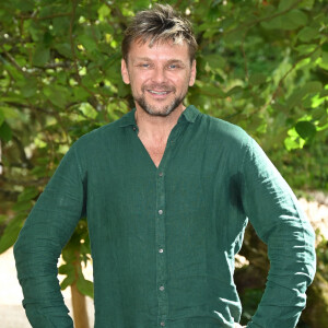 Jean-Philippe Janssens (Jeanfi Janssens) au photocall du jury étudiant lors du 15ème festival du film francophone de Angoulême le 25 août 2022. © Coadic Guirec / Bestimage 