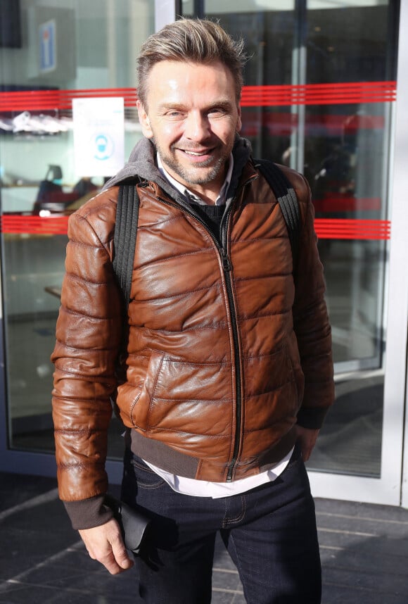 Exclusif - Jeanfi Janssens est à la sortie des studios de la radio RTL à Paris le 5 janvier 2022 © Panoramic / Bestimage