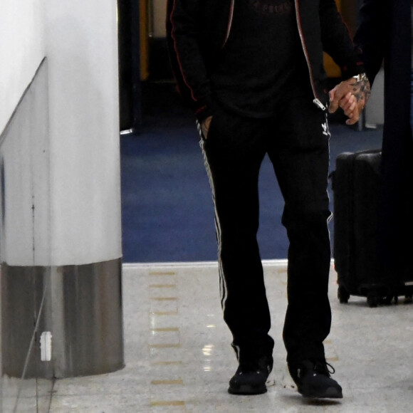 Exclusif - Nicole Kidman et son mari Keith Urban avec leurs enfants Sunday Rose et Faith Margaret arrivent à l'aéroport de Sydney en Australie, le 17 décembre 2022.