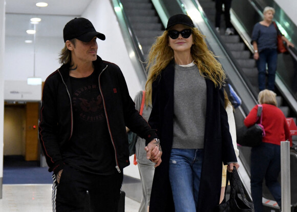Exclusif - Nicole Kidman et son mari Keith Urban avec leurs enfants Sunday Rose et Faith Margaret arrivent à l'aéroport de Sydney en Australie, le 17 décembre 2022.